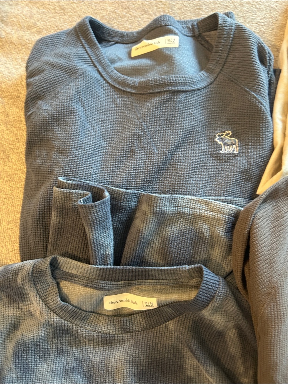 Bundle of 8 long sleeve boys Abercrombie shirts. - Picture 2 of 7